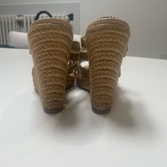 Christian Louboutin Wedge Sandals with Peep-Toe Design - Picture 3 of 7